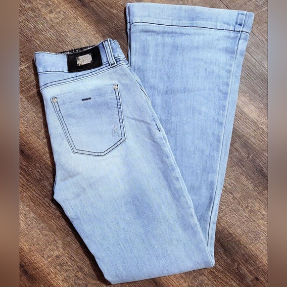 Guess by Marciano boot cut jeans. Medium rise. - Picture 3 of 8